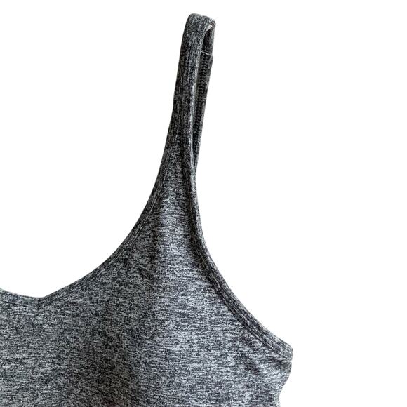 Vuori Tank Size L Gray Grey Bra Crop Top Athleisure Gym Pilates Yoga Comfy Fall - Picture 7 of 16